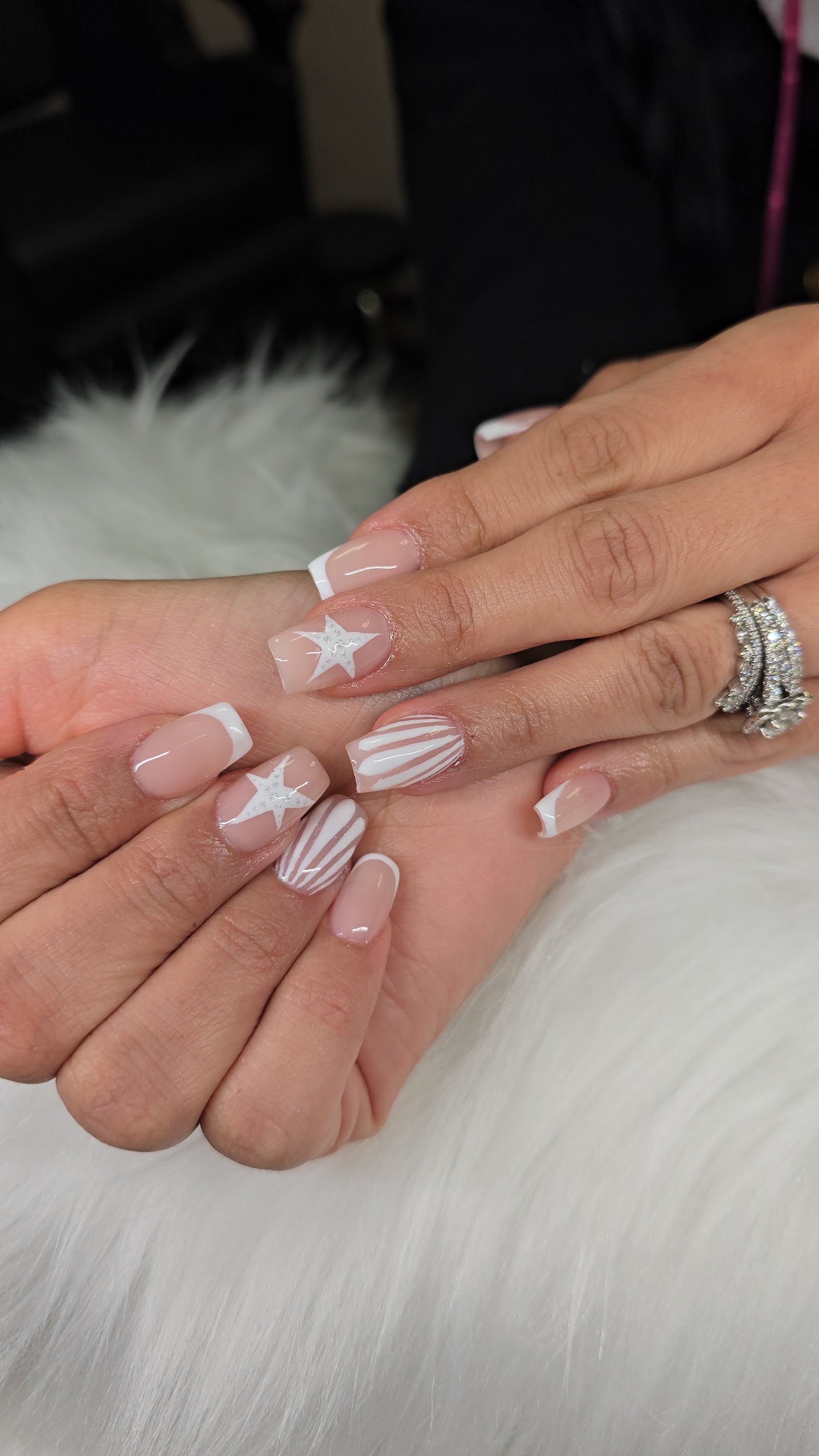 Lustre & Laurel Nail Parlor logo